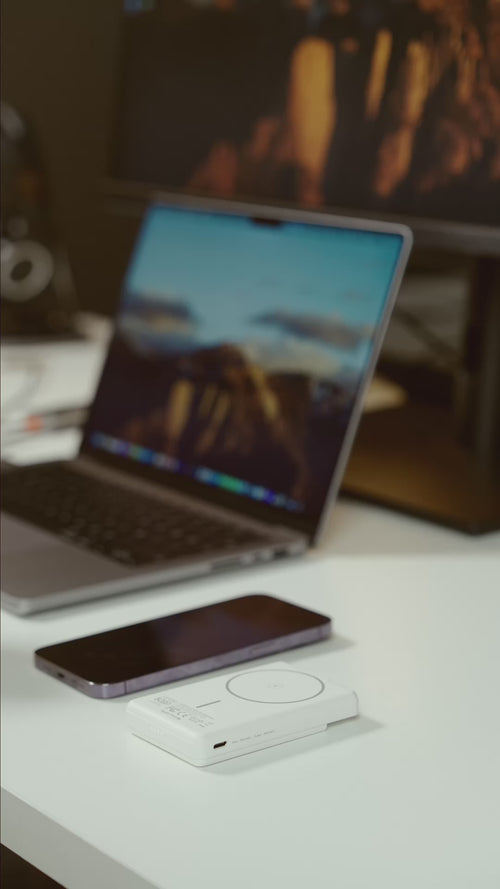 Lenyes PW0006D | PD  Apple Find My Destekli 20W Hızlı Şarj Kartlıklı Standlı Wireless Powerbank 5000mAh